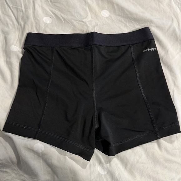 Nike Pro shorts - Picture 2 of 3